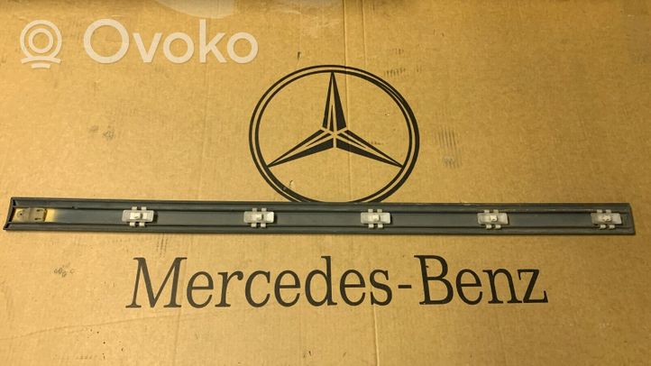 Mercedes-Benz C W202 Apdaila priekinių durų (moldingas) A2026900362