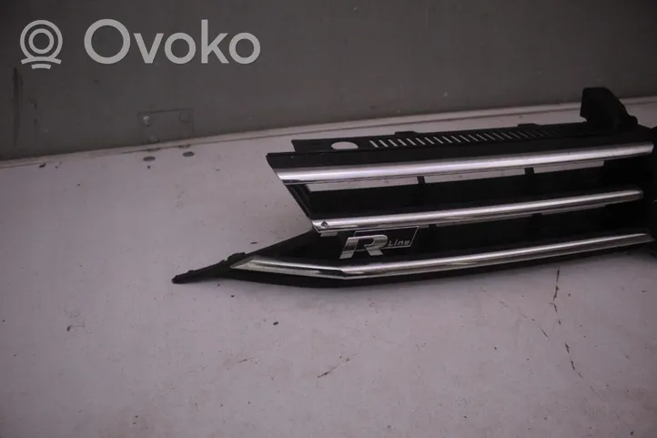 Volkswagen Touran III Grille calandre supérieure de pare-chocs avant 223v