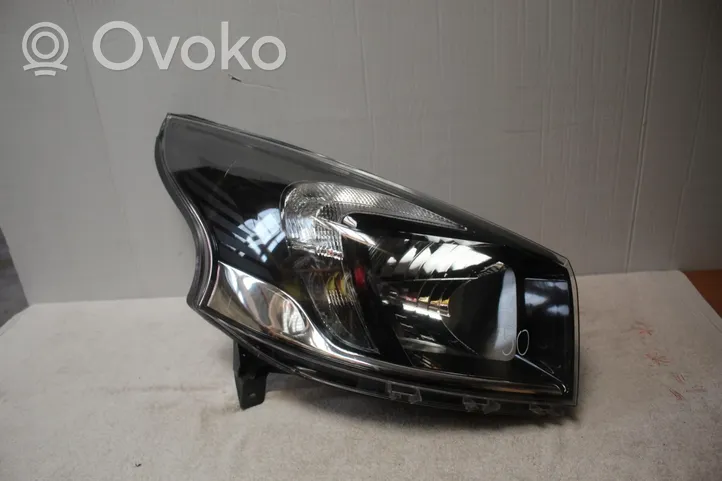 Opel Vivaro Lampa przednia LAMPA