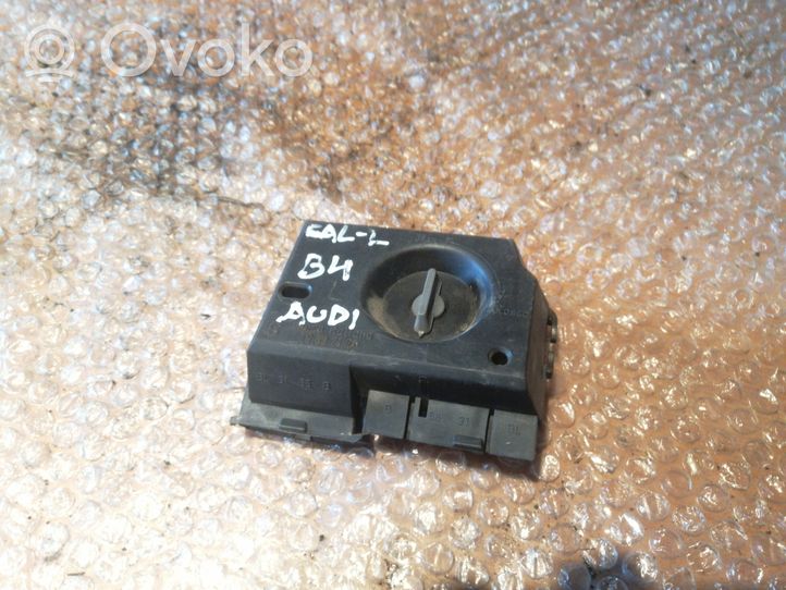 Audi 80 90 S2 B4 Element lampy tylnej 