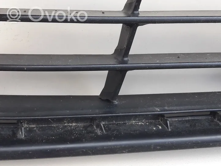 Toyota Hilux VIII Grille calandre supérieure de pare-chocs avant 53112-0K130