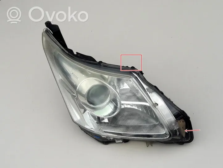 Toyota Avensis T270 Lampa przednia 81130-05310