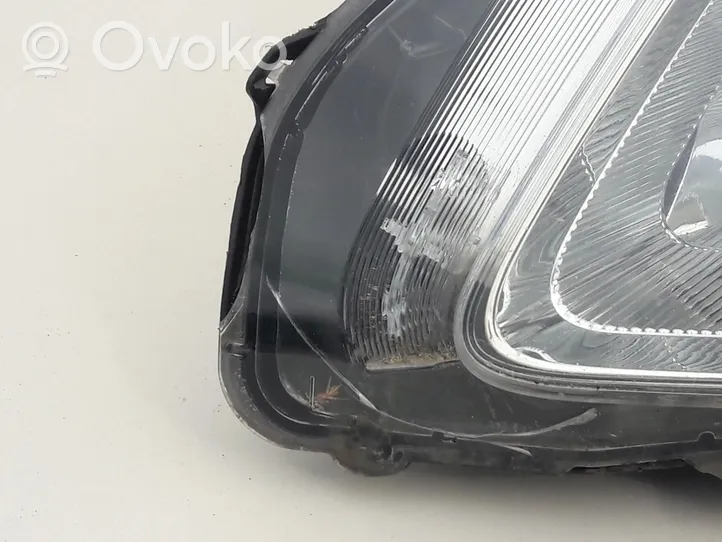 Toyota Avensis T270 Lampa przednia 81070-05320