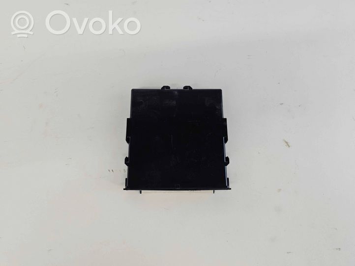 Toyota RAV 4 (XA40) Module confort 8999042091