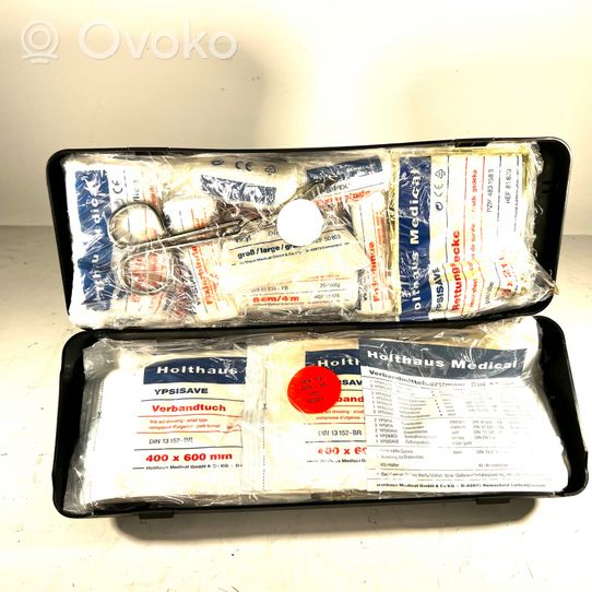 BMW 5 E39 First aid kit 8176553