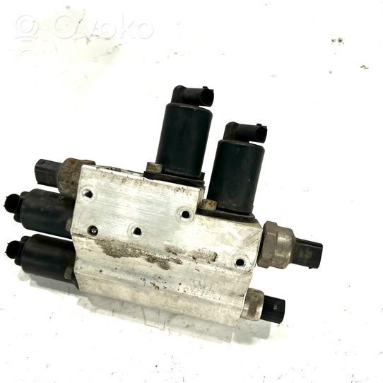 BMW 5 E60 E61 Aktyvaus stabilizatoriaus valdymo/ vožtuvų blokas 676084008