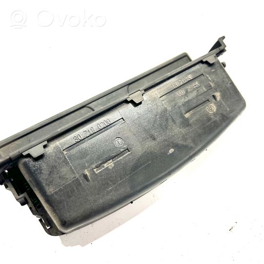 BMW 3 E46 Hansikaslokeron keskikonsoli 8202188