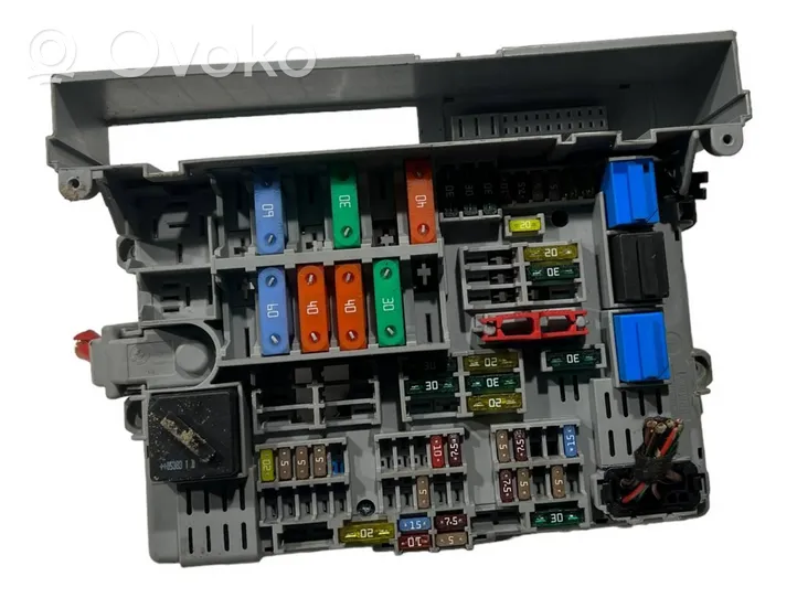 BMW 3 E90 E91 Fuse module 10688710