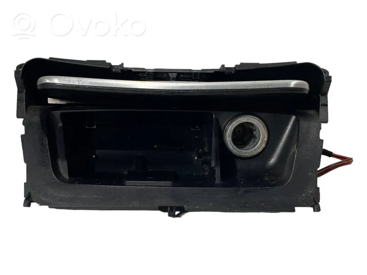 BMW 1 E81 E87 Peleninė panelėje 7078571