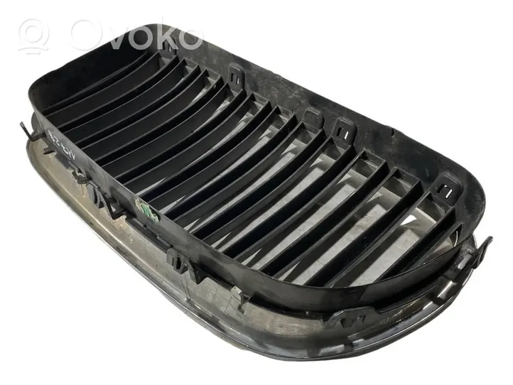 BMW 5 F10 F11 Maskownica / Grill / Atrapa górna chłodnicy 7261356