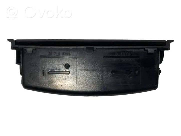 BMW 3 E46 Mantu nodalījums 8202188