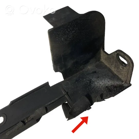 BMW 5 E34 Staffa del pannello di supporto del radiatore 2243909