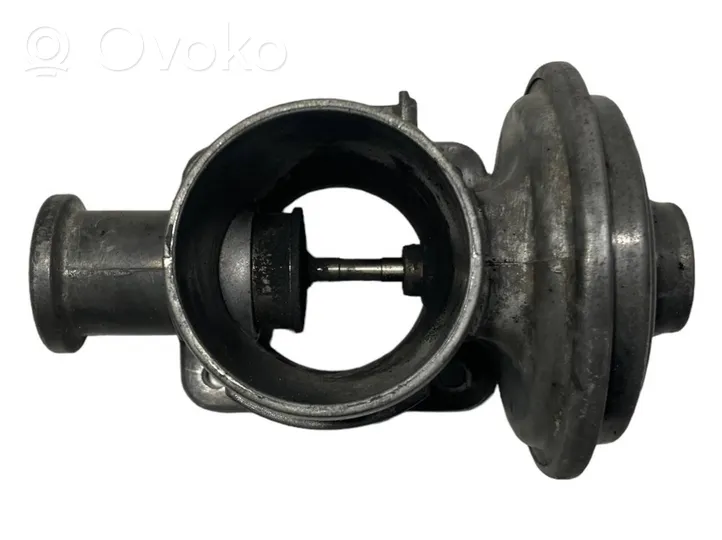 BMW 5 E39 EGR valve 2248717