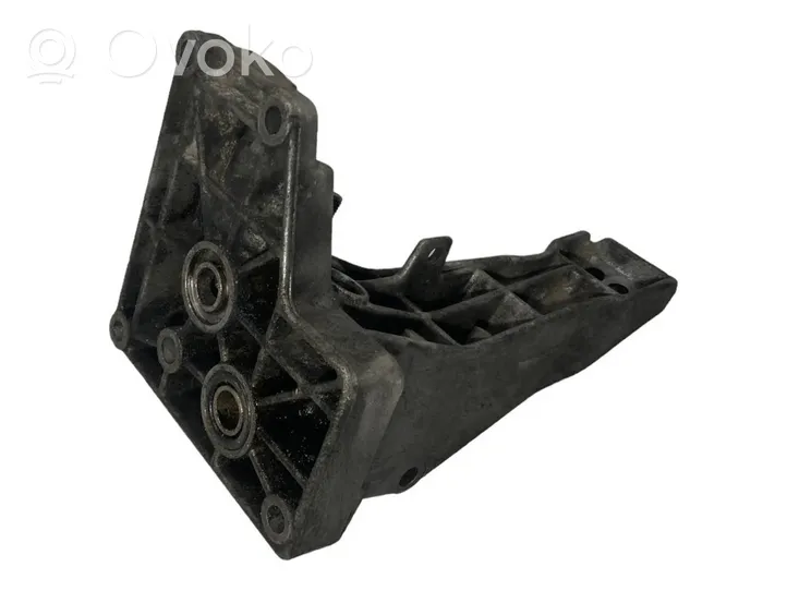 BMW 5 E39 Engine mounting bracket 1745741