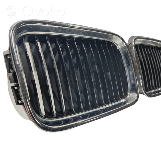 BMW 3 E36 Grille inférieure de pare-chocs avant 51138122237