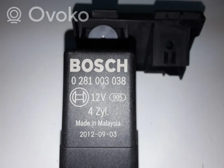 Audi Q3 8U Kvēlsveču relejs 0281003038