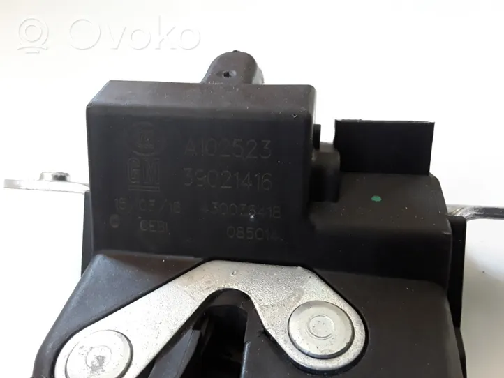 Opel Corsa E Loading door lock 39021416