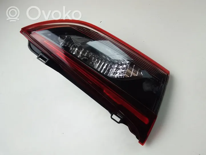 Mazda 6 Lampy tylnej klapy bagażnika 22665044