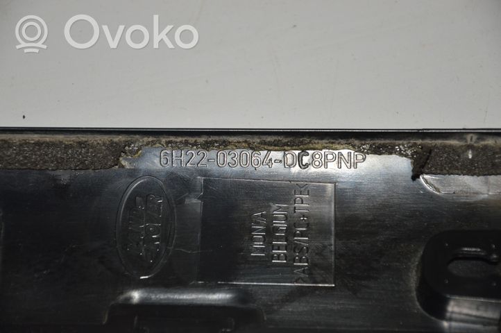 Land Rover Discovery 4 - LR4 B-pilarin verhoilu (yläosa) 6H2203064DC8PNP