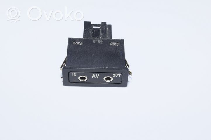 BMW 7 E38 Connettore plug in AUX 8368346