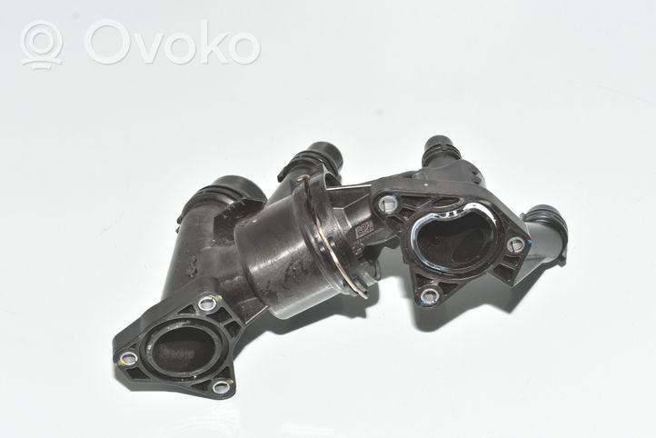 BMW 7 G11 G12 Obudowa termostatu 8576289