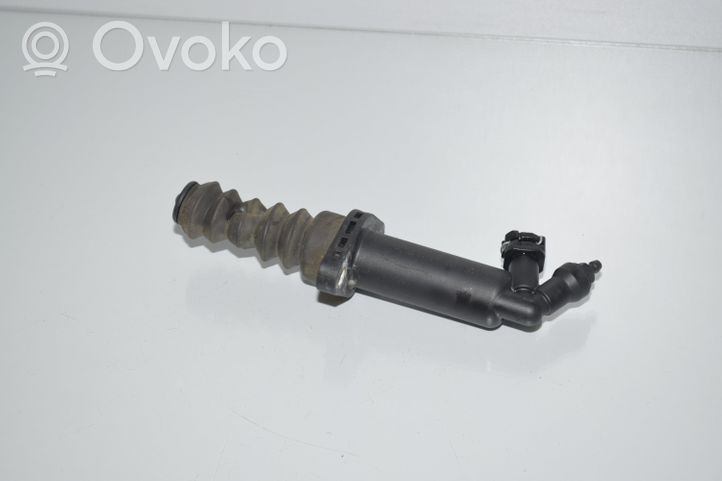 BMW 2 F46 Siłownik sprzęgła / Wysprzęglik 6854659