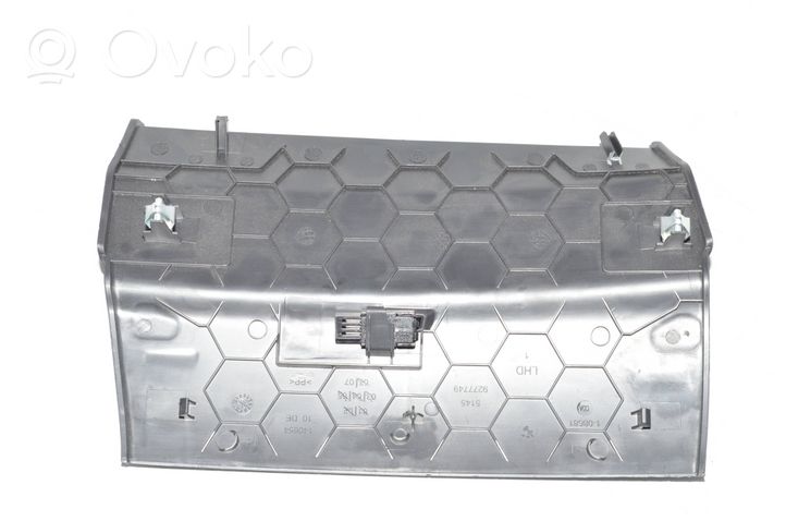 BMW 2 F46 Kita panelės detalė 9277749