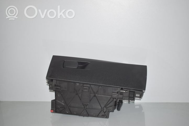 BMW 2 F46 Daiktadėžės (bordačioko) komplektas 9318641