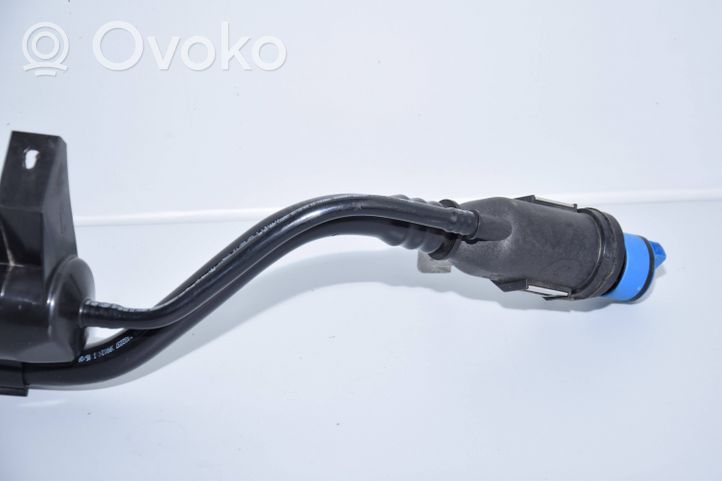 BMW 7 G11 G12 Tubo di riempimento del liquido AdBlue 7358308