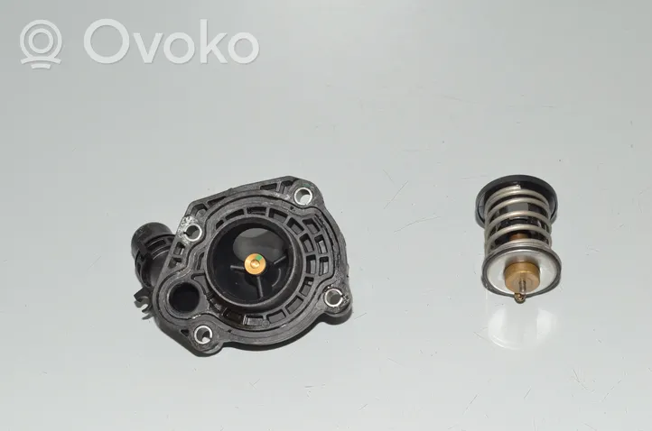 BMW 2 F45 Termostat / Obudowa termostatu 