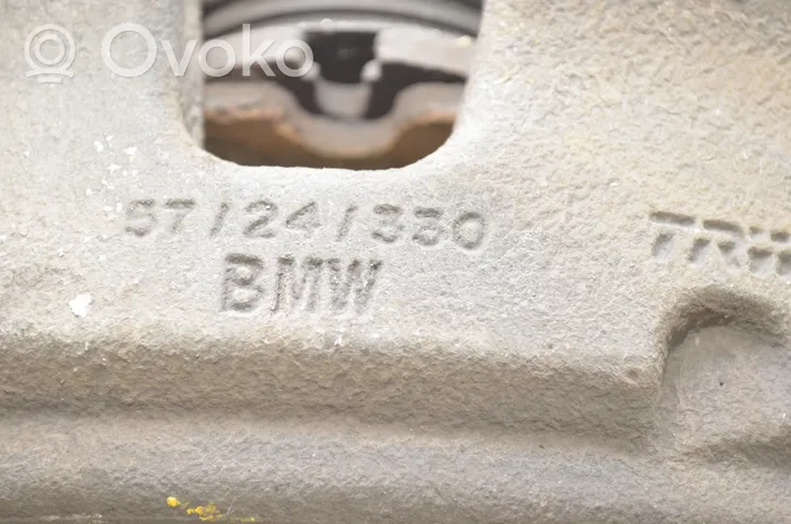 BMW 2 F46 Zacisk hamulcowy przedni 6860267