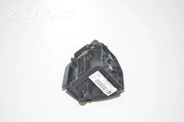 BMW 2 F46 Podpora mocowania półki bagażnika 7360971