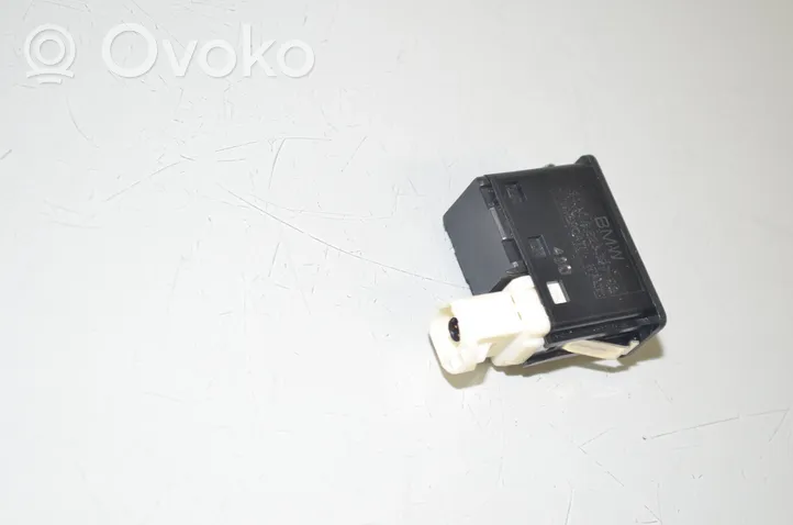 BMW 2 F46 Gniazdo / Złącze USB 6820397