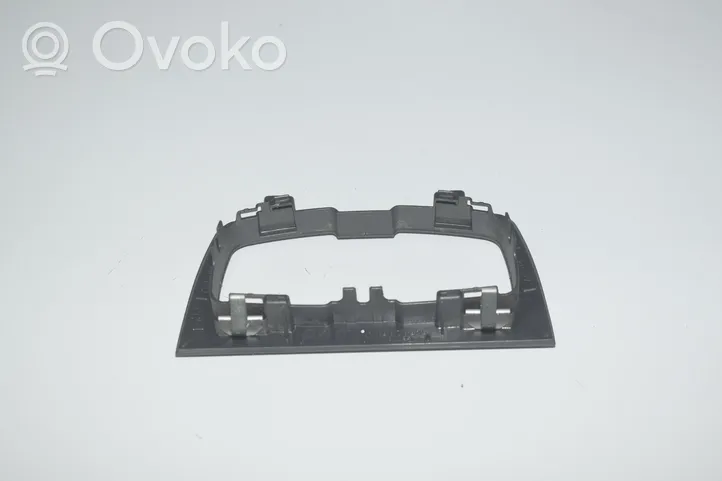 BMW 3 F30 F35 F31 Rivestimento della console di illuminazione installata sul rivestimento del tetto 9218531