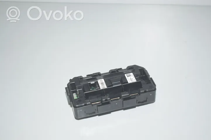 BMW 2 F22 F23 Saugiklių dėžė (komplektas) 9389068