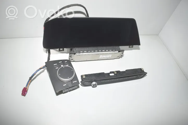 BMW 3 G20 G21 Panel / Radioodtwarzacz CD/DVD/GPS 5A47C61