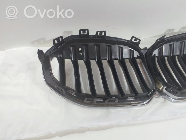 BMW 1 F40 Grille calandre supérieure de pare-chocs avant 5A39366