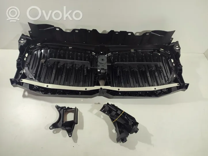 BMW X5M G05 F95 Grotelės viršutinės 5113226775