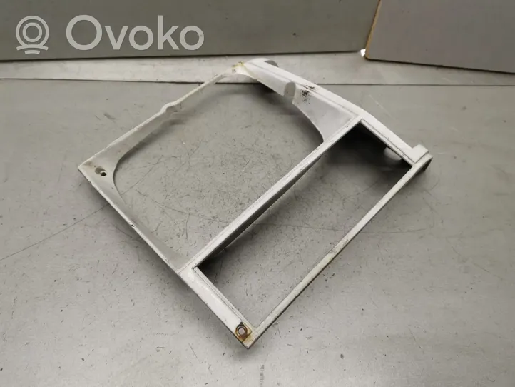 Jeep Cherokee XJ Listwa pod lampę przednią 8955000681