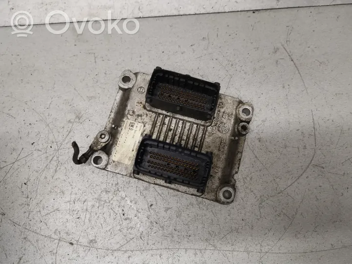 Opel Astra H Sterownik / Moduł ECU 0261208600