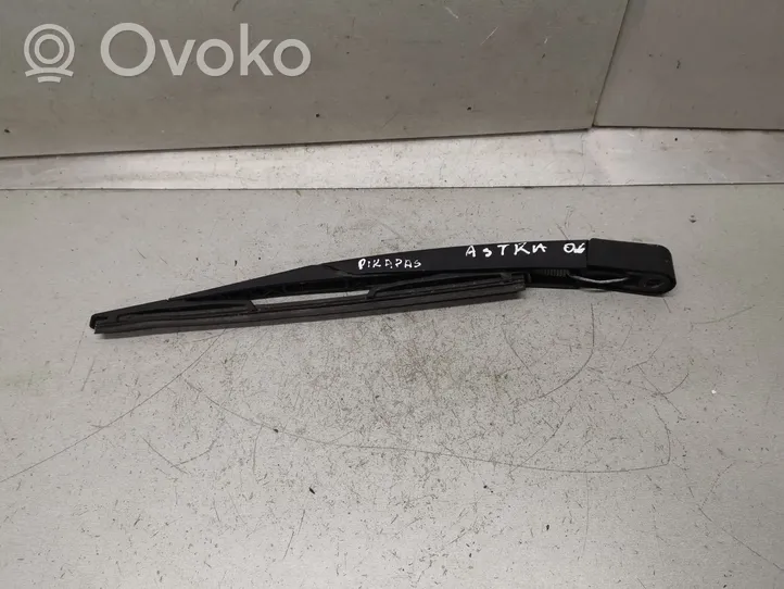 Opel Astra H Rear wiper blade arm 