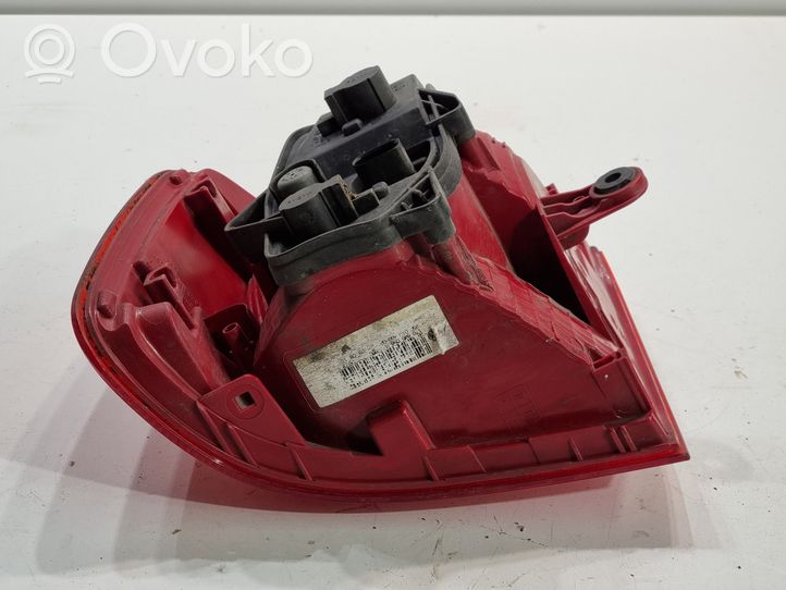 Volkswagen Touran II Rear/tail lights 1T0945096R