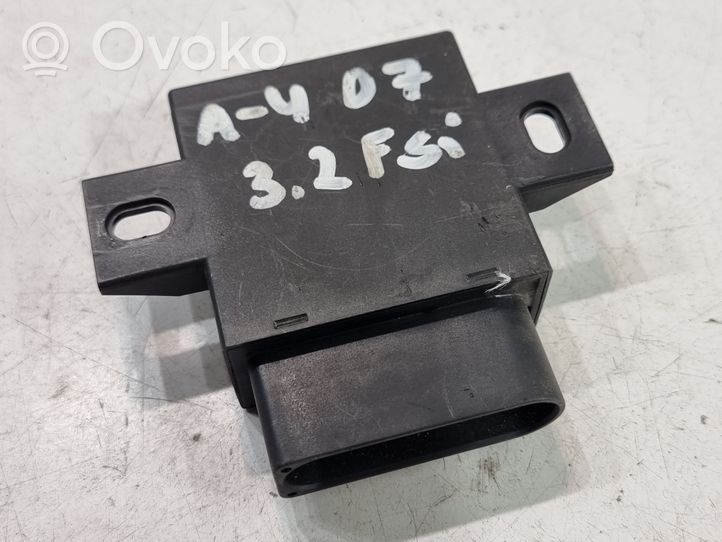 Audi A4 S4 B7 8E 8H Polttoaineen ruiskutuspumpun ohjainlaite/moduuli 4F0906093G