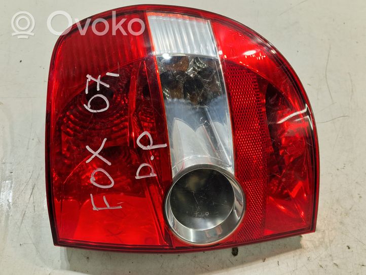 Volkswagen Fox Задний фонарь в кузове 5Z0945096A