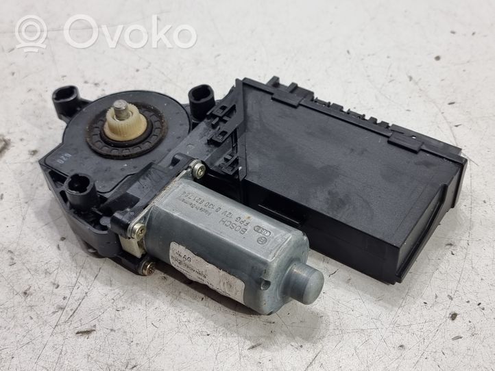 Volkswagen Touareg I Takaoven ikkunan nostomoottori 7L0959794