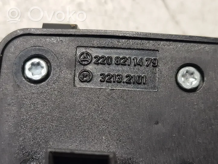 Mercedes-Benz S W222 Przycisk otwierania klapy bagażnika 2208211479