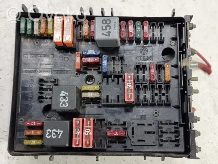 Volkswagen Touran I Module de fusibles 1K0937124