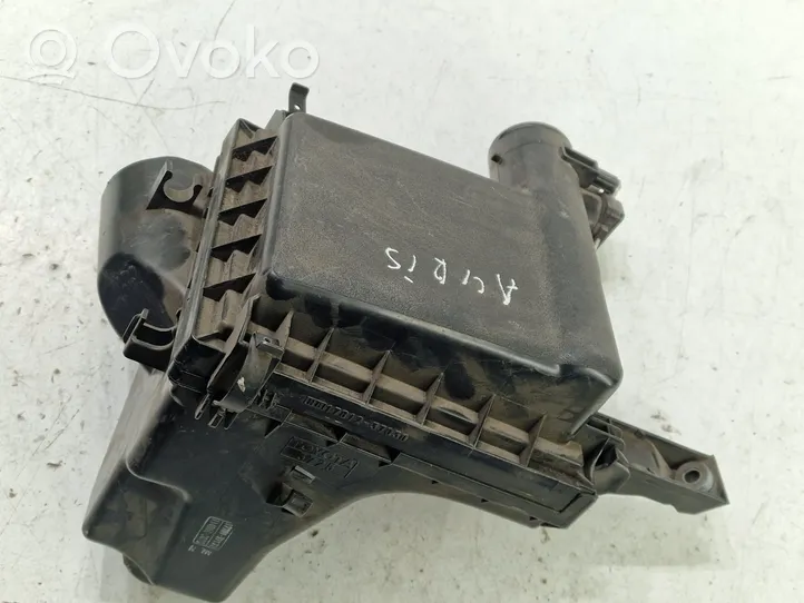 Toyota Auris E180 Caja del filtro de aire 1770137170