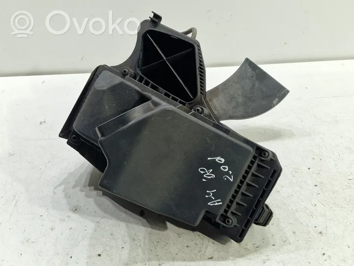 Audi A4 S4 B8 8K Obudowa filtra powietrza 8K0133837T