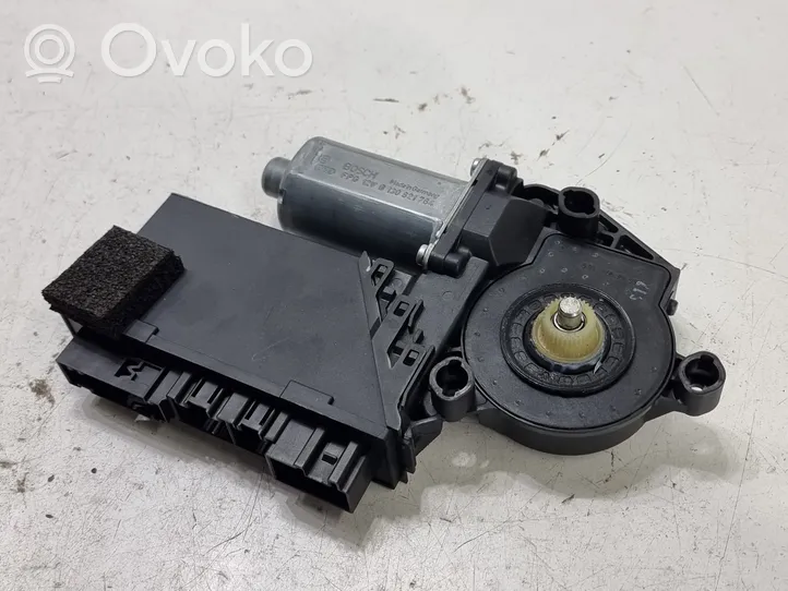 Volkswagen Touareg I Moteur de lève-vitre de porte avant 7L0959792D